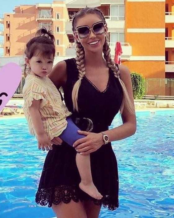 „Gravidă!” Bianca Drăgușanu și-a pus mâna pe burtică și a anunțat în direct la TV că se pregătește să devină mamă din nou