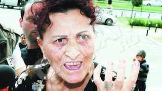 Mama Madalinei Manole si-a revarsat furia asupra lui Petru Mircea: "Eu am facut copii normal, nu din pumn!"