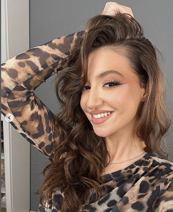 Cum arată astăzi Elena Hasna, vocea care a uimit la Next Star! Are 24 de ani și nu o mai recunoști
