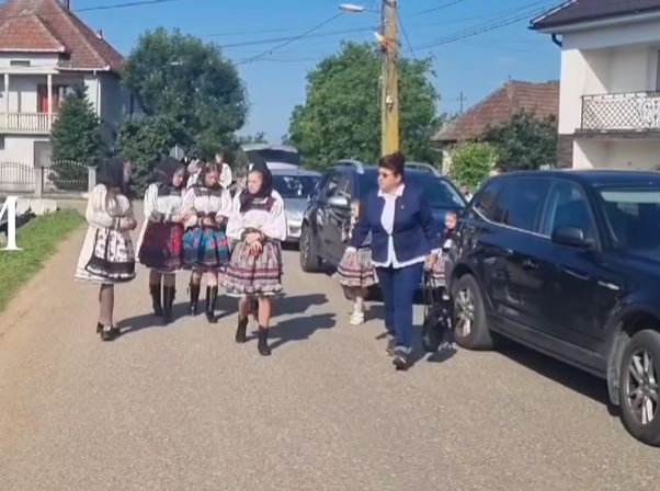 Imaginile durerii! Bianca și Patrizia au ajuns acasă în rochii de mireasă/ sursă toto: captură video