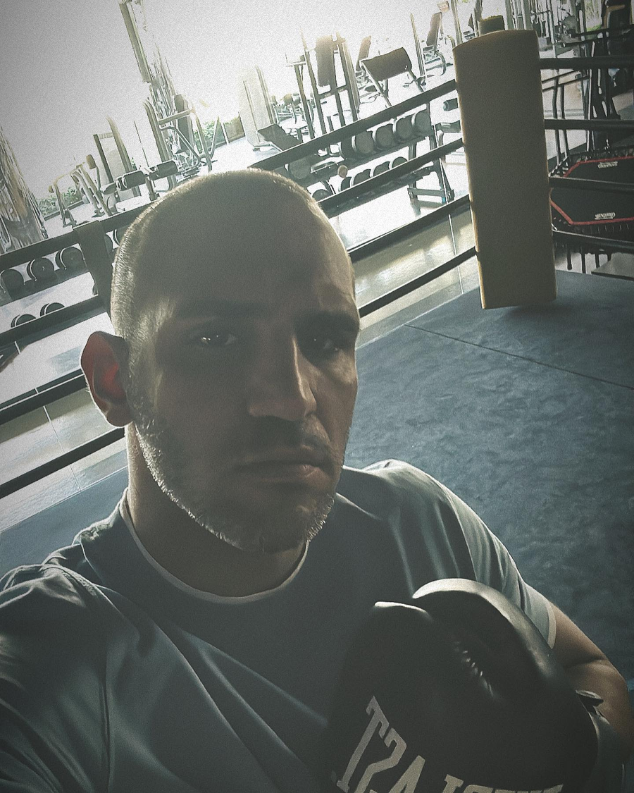 Andrei Barbu s-a sărutat cu Ema Uta la LOFT, zilele trecute