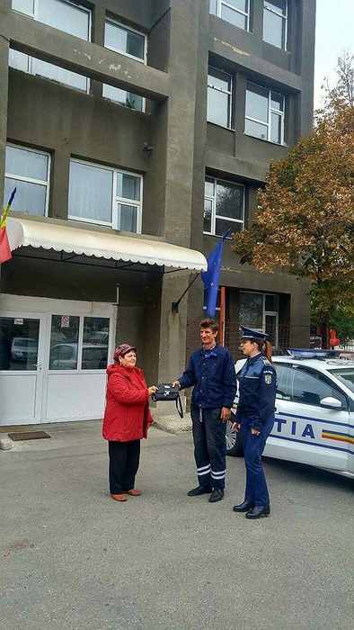 Femeia avea peste 3.000 de lei în geanta pe care o pierduse