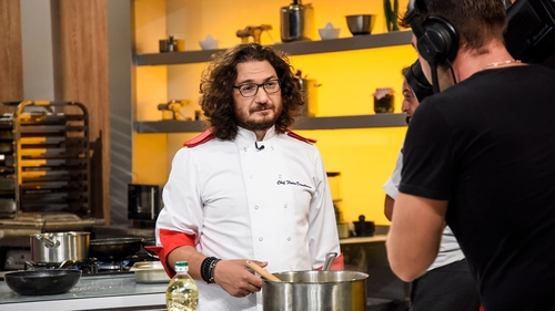 Surpriză pentru Chef Florin Dumitrescu, chiar pe platourile de filmare: ”Viața de familie nu e cum pare...”