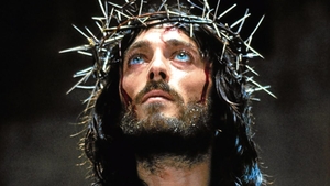 Acum 40 de ani, a interpretat rolul vieții sale în ”Iisus din Nazareth”. Ce s-a întâmplat cu actorul Robert Powell