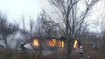 Tragedie în Teleorman, în prag de An Nou. O femeie a murit carbonizată, iar alta a ajuns în stare gravă la spital | FOTO + VIDEO