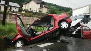 Grav accident în județul Argeș. Două persoane au murit în urma impactului devastator