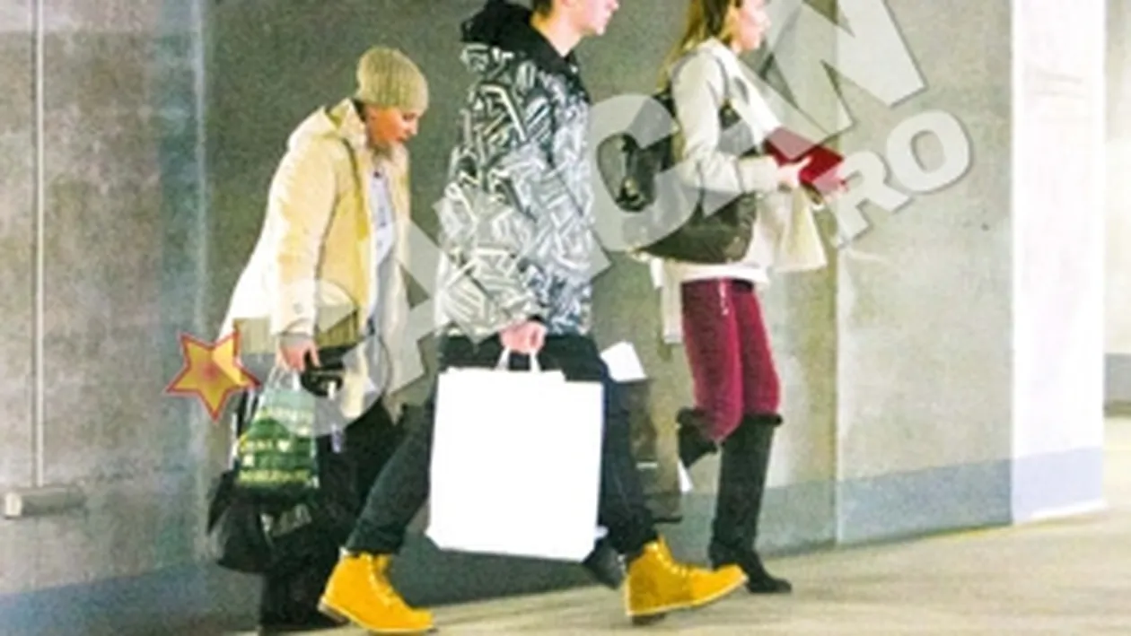 Daiana Anghel face pe ghidul prin Bucuresti! Si-a scos familia in oras