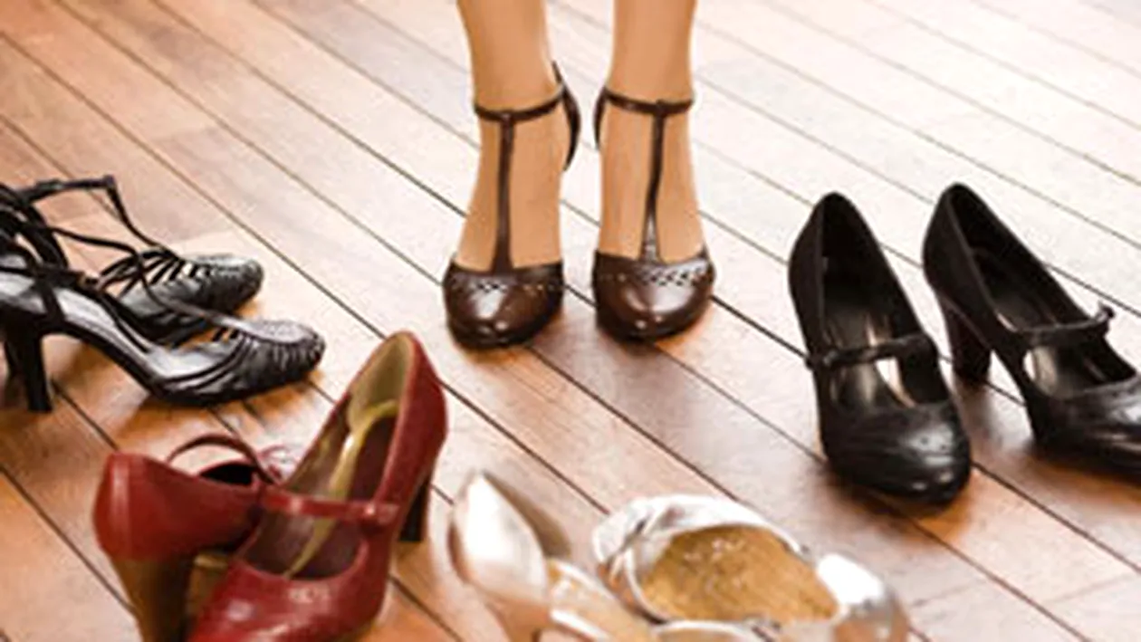 Pantofii noi incep sa raneasca picioarele femeilor dupa 34 de minute de purtat