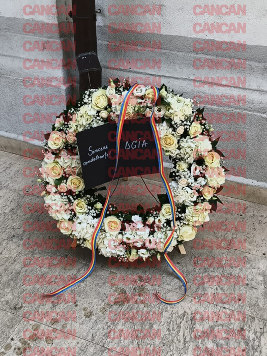 Apropiații au adus coroane funerare la înmormântarea lui Mihai Caraman