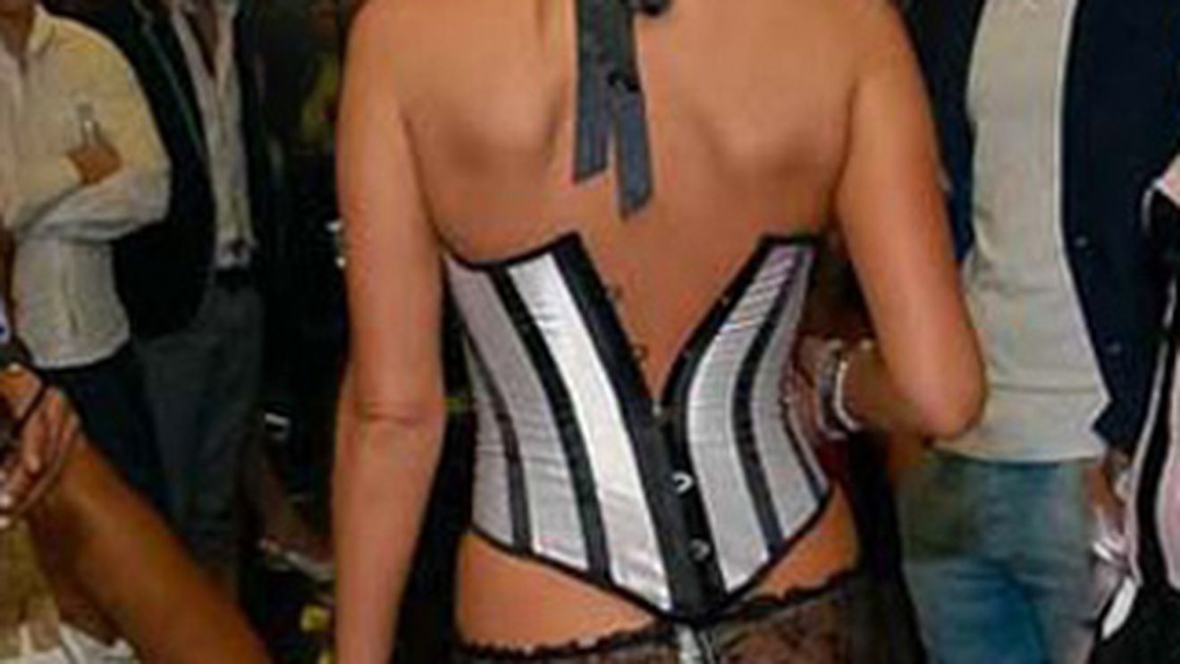 Simona Sensual a facut "valuri" de Halloween! Vezi cum s-a costumat blonda sexy!
