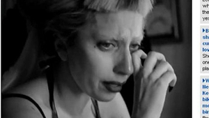 Lady Gaga, in lacrimi: "Inca ma simt ca o pustoaica ratata"