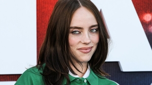 Billie Eilish, de nerecunoscut pe platourile de filmare. Transformarea spectaculoasă pentru primul său rol într-un film