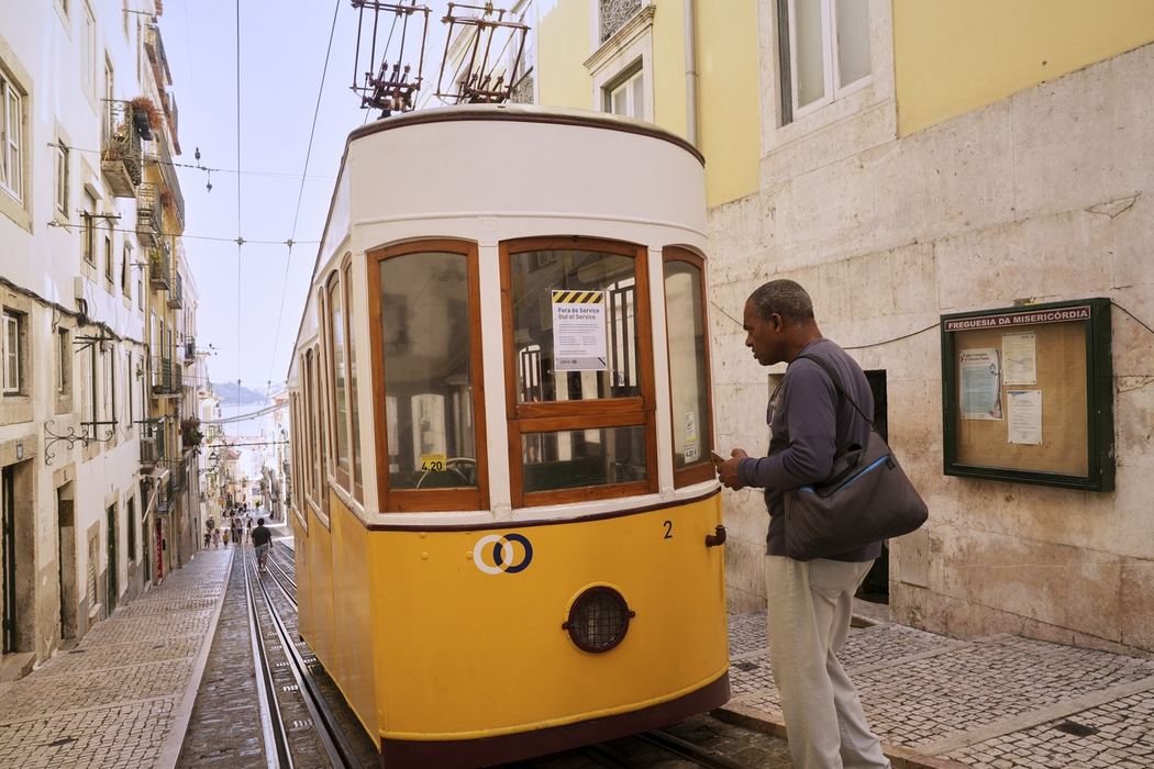 Faimosul funicular din Lisabona a deraiat/ sursă foto: Profimedia