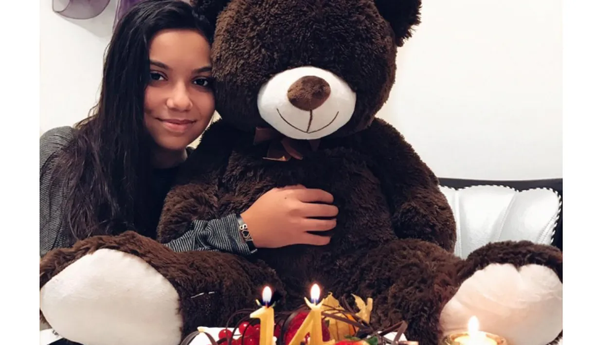 ADRIANA MINUNE, răsfăţată ca o prinţesă de ziua ei! Iată ce cadouri a primit din partea manelistului