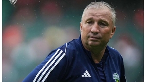 Nu i-a luat mult lui Dan Petrescu să înceapă să facă circ și în Coreea! „E o rușine. Simt presiune”