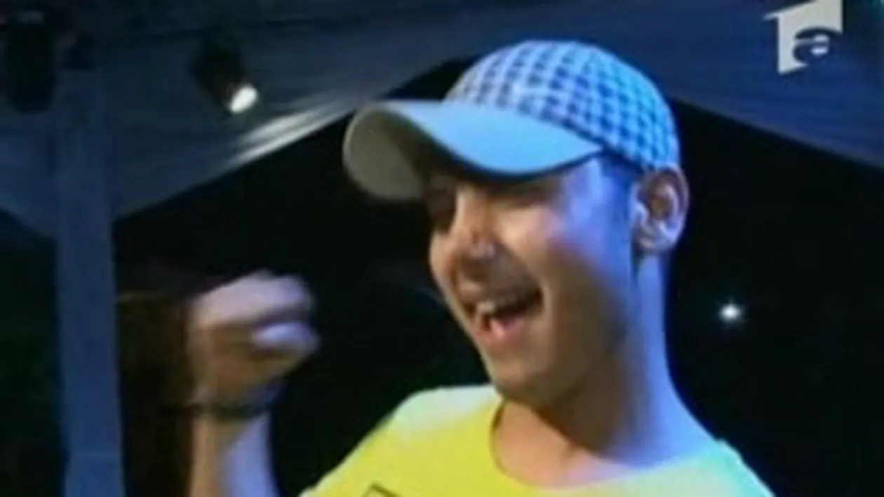 Adrian Pescariu cauta soferita: Vreau sa fie blonda si sa aiba implanturi cu silicon la sani