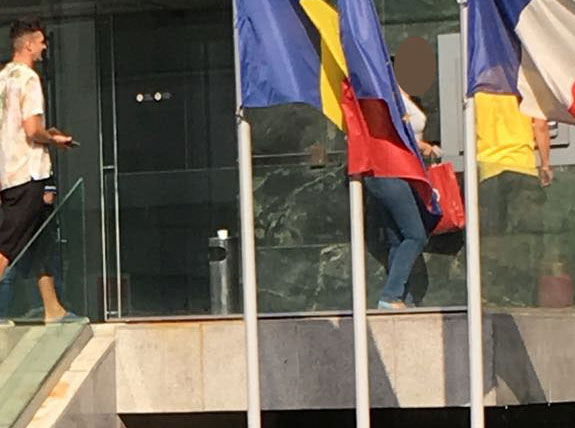 Tudor Chirilă a făcut ”blat” cu o angajată, pentru a scoate o sumă de bani de la bancomat!