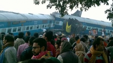 Un tren a deraiat în India! Cel puţin 95 de persoane au murit şi peste 150 sunt rănite