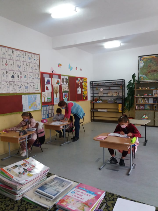 Școala cu cinci elevi, de la Comănicea