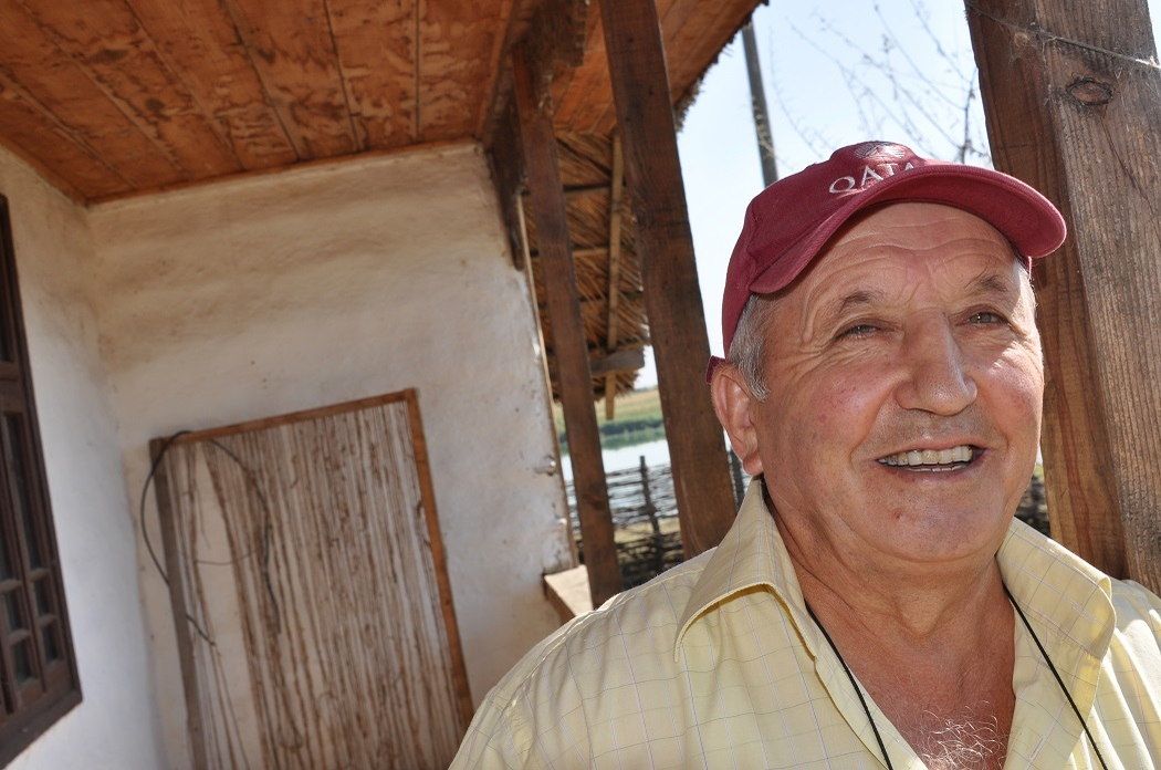 Victor Simion este mândru de casa lui de chirpici