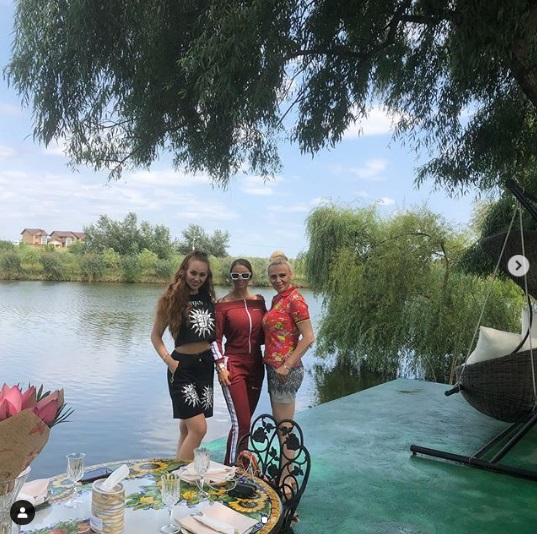 Anamaria Prodan, răsfățată cu daruri de lux de ziua ei! Cum arată tortul personalizat pe care l-a primit