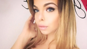 După ce a picat BAC-ul, BARBIE DE ROMÂNIA s-a făcut de râs la TV! Ce răspunsuri a dat la întrebările de cultură generală