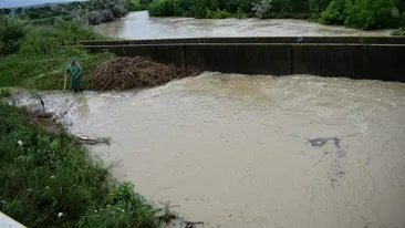 Cod galben de inundații pe râurile mici din Caraș-Severin