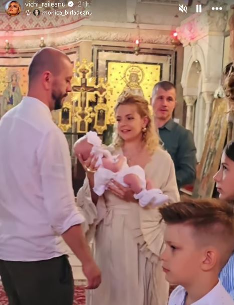 Vichi Răileanu și 
Adrian Ștefănescu - la botezul fetiței lor/ sursă foto: Instagram