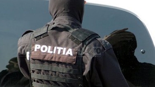 Trei barbati care au sechestrat o fata, imobilizati dupa ce politistii au tras cu arma