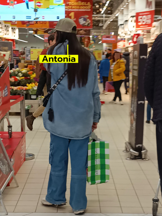 Antonia ajunge la Carrefour
