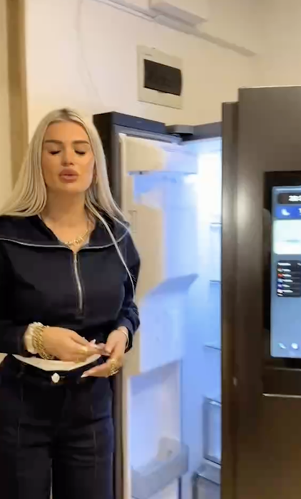 Andreea BLD și-a cumpărat casă de 250.000 de euro, la doar 25 de ani! Cum arată locuința pe 2 etaje, cu palmieri în curte