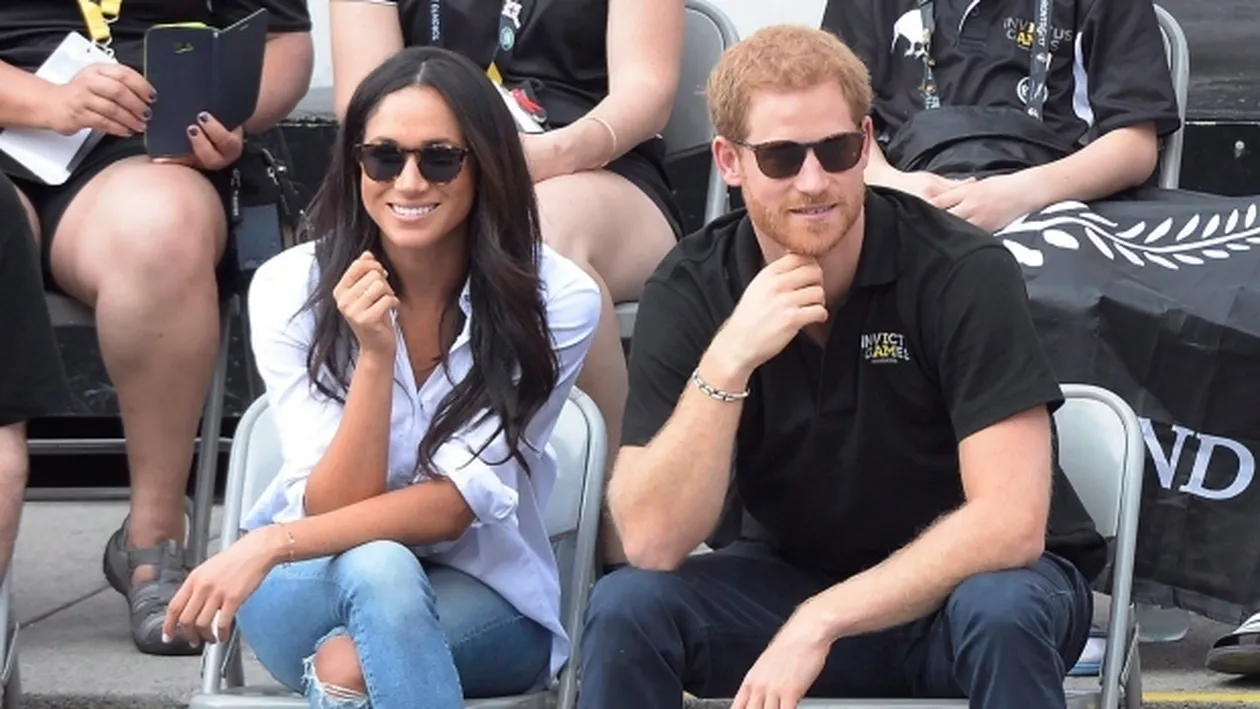 Prinţul Harry şi iubita, primul sărut în public!