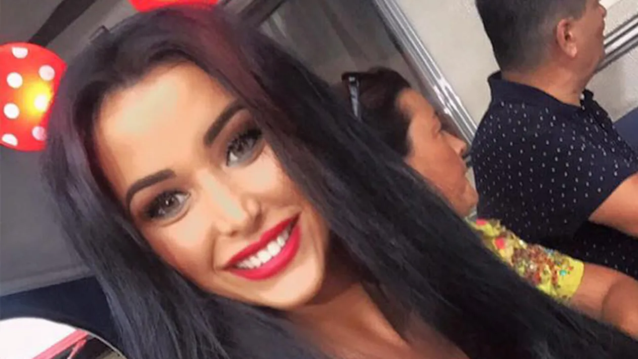 DANIELA CRUDU s-a pozat într-un costum de baie inedit care i-a lăsat zona intimă la vedere! Ce mesaj era scris pe el