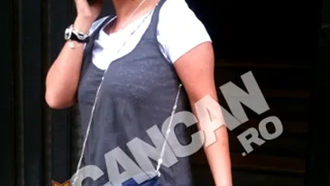 Prodanca si-a schimbat radical look-ul! Si-a indreptat parul si poarta accesorii ca Rihanna!