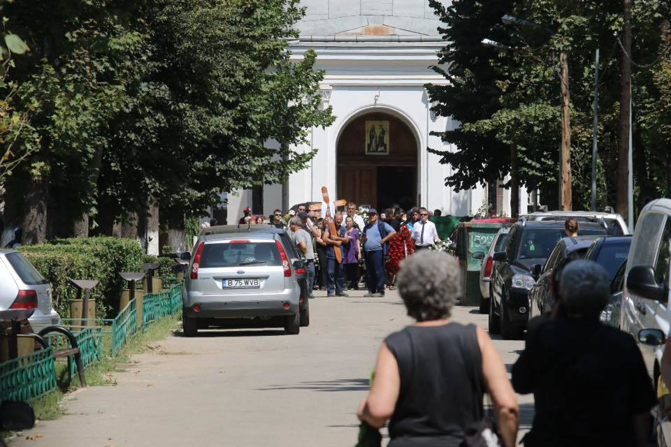 Fiica lui Marius Ţeicu, condusă pe ultimul drum! Imagini LIVE de la înmormântare