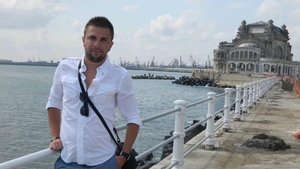 Apelul emoţionant al unei tinere pentru un bărbat bolnav de leucemie: "Poate fi luna în care renaşte"