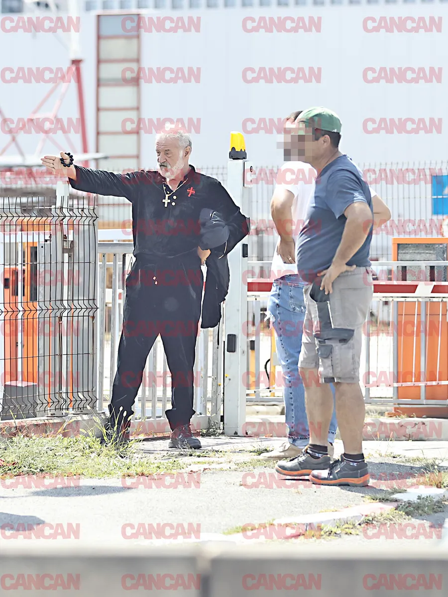 Gigi Becali a mers la biserica din Pipera pentru a se asigura că lucrările se execută corect.