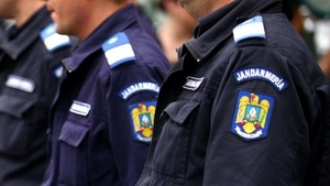 Jandarmii din Galați, amenințați cu moartea și atacați cu ranga în timpul intervențiilor