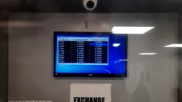 Cu cât se cumpără un EURO în aeroportul de la Otopeni. Cât plătesc casele de schimb