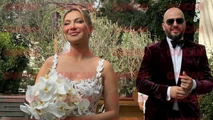 Ce nașe cochete și-au ales Lora și Ionuț Ghenu! Sanda și Nicoleta au atras privirile tuturor invitaților. VIDEO
