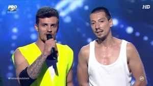 Momente erotice la "Romanii au Talent"! Vezi ce a facut Mihaela Radulescu alaturi de doi concurenti. Au atins-o in zone interzise!