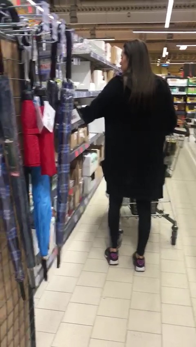 Monica Hill, iubita lui Cătălin Botezatu, la cumpărături