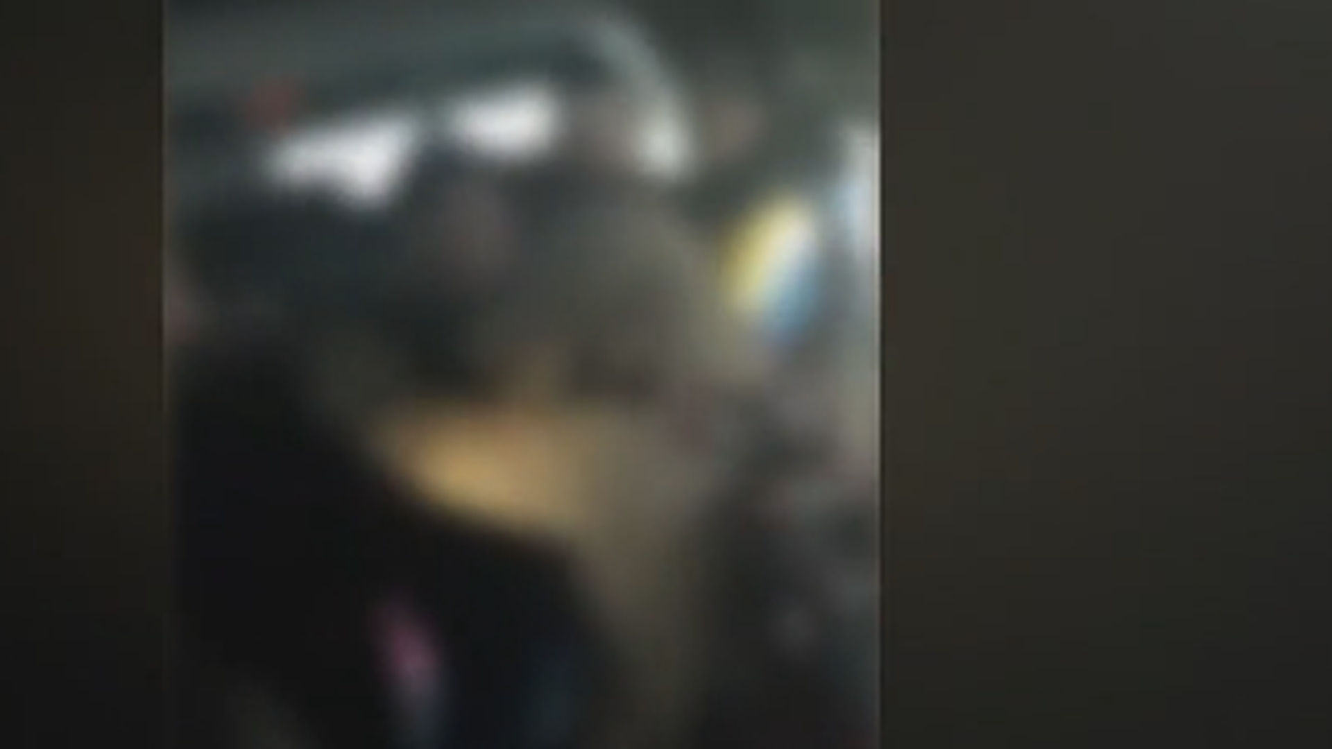 Elevă de 12 ani, bătută cu bestialitate în microbuzul şcolar! Declaraţia şocantă a tatălui copilei: ”Nu e prima dată! Îi place lui de ea!”