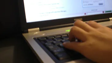 Ecranul televizorului scos la vanzare l-a dat de gol! Detaliul din aceasta imagine care i-a facut pe toti sa rada in hohote