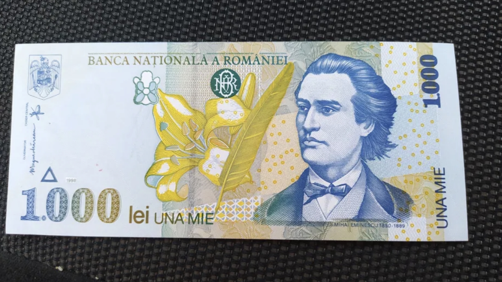 O ai acasă la părinți ori bunici?! Suma ireală cu care se vinde o bancnotă din 1989