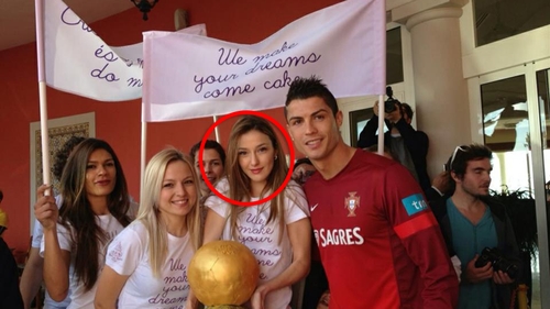 O romanca a dat buzna in hotelul in care se afla celebrul fotbalist portughez Cristiano Ronaldo si l-a abordat pe acesta