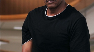 Samuel L. Jackson il sustine pe Obama si le spune alegatorilor americani "Treziti-va dracului!"