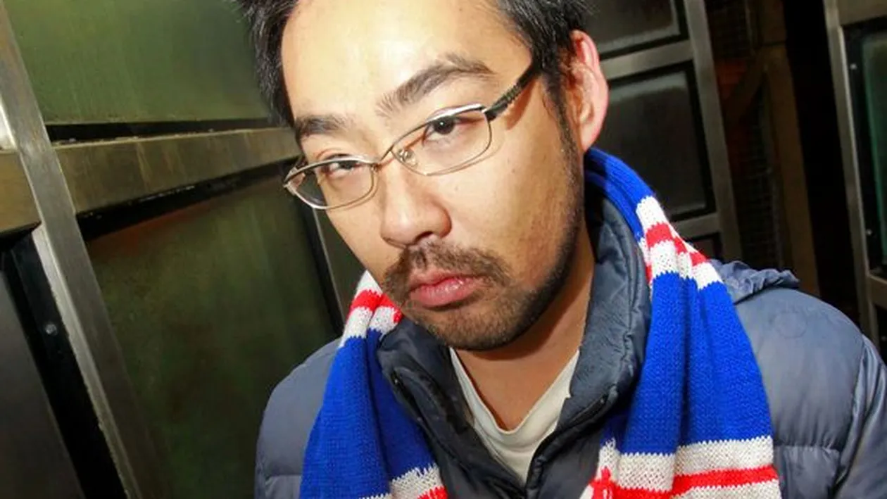 Un reporter sportiv a strabatut peste 9.000 de kilometri pentru a ajunge la un meci ce a fost amanat