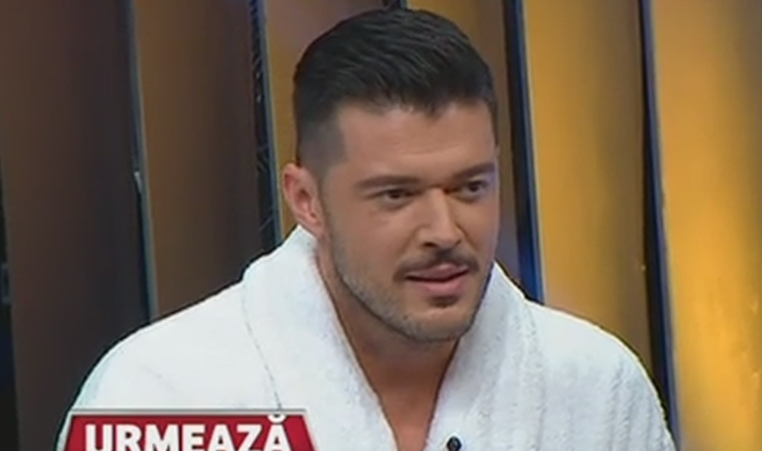 VICTOR SLAV şi ANDREEA MANTEA, apariţie surpriză în această seară! Nimeni nu se aştepta să fie îmbrăcaţi în halate de baie