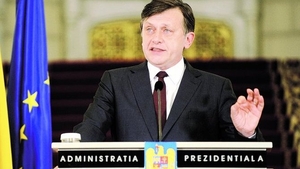 CCR a amanat decizia legata de referendum pana pe 12 septembrie - Crin Antonescu ramane presedinte